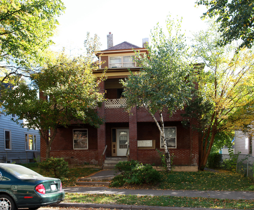 2527 10th Ave S in Minneapolis, MN - Foto de edificio