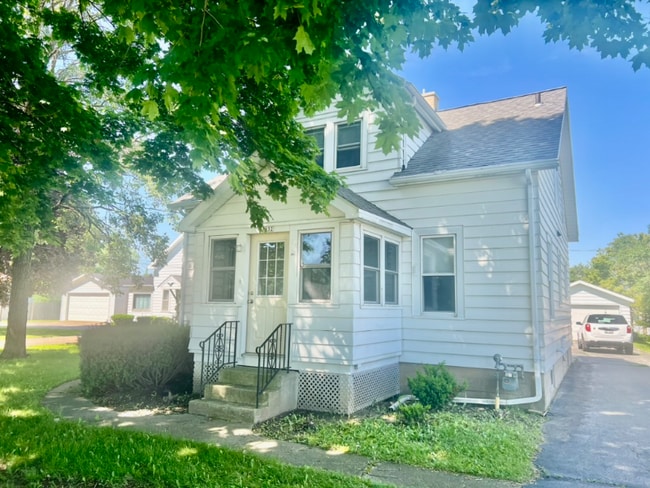 property at 1032 N Rapids Rd