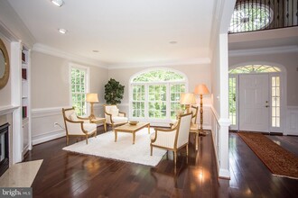 6125 Old Dominion Dr in McLean, VA - Building Photo - Building Photo