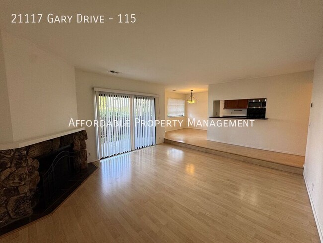 21117 Gary Dr in Hayward, CA - Foto de edificio - Building Photo