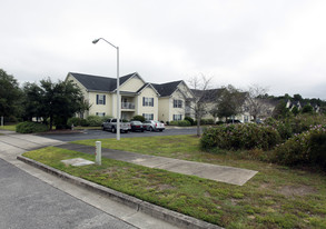 Hunter's Crossing Condominiums Apartments