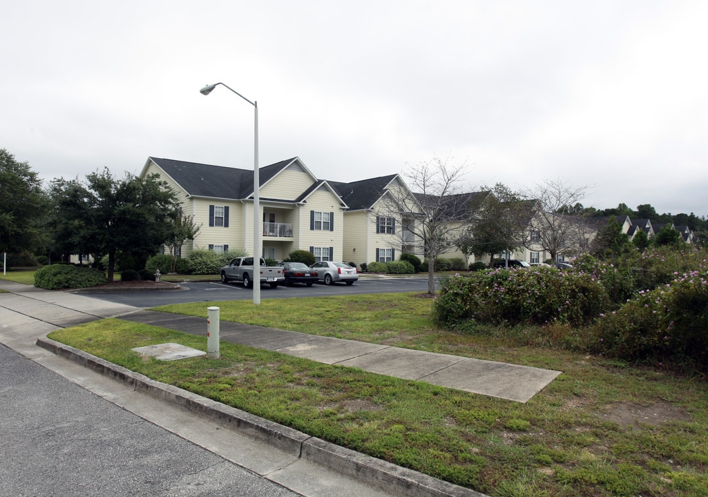 Hunter's Crossing Condominiums in Wilmington, NC - Building Photo