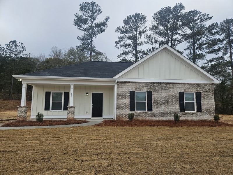 151 Charlotte Cir in Statham, GA - Building Photo