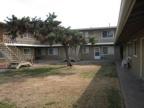 Northwest Apartments in Hanford, CA - Building Photo - Building Photo