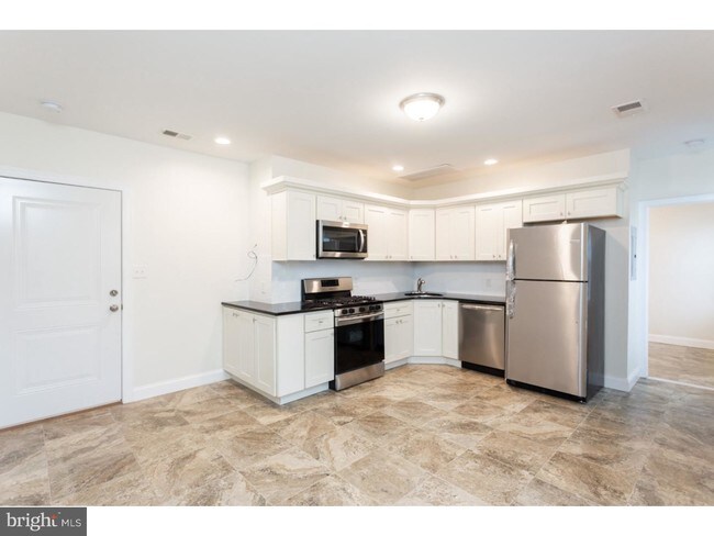 101 E 4th St-Unit -D in Bridgeport, PA - Building Photo - Building Photo