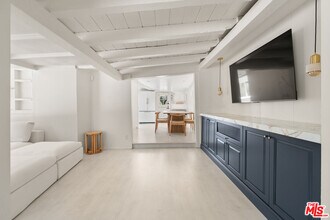 8301 Lookout Mountain Ave in West Hollywood, CA - Building Photo - Building Photo