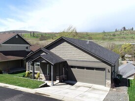 2539 Jordan St, Unit BNB in The Dalles, OR - Building Photo