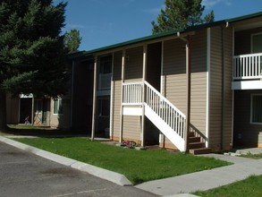 Sawtooth Village Apartments in Burley, ID - Building Photo - Building Photo