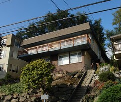 Magnolia in Seattle, WA - Building Photo