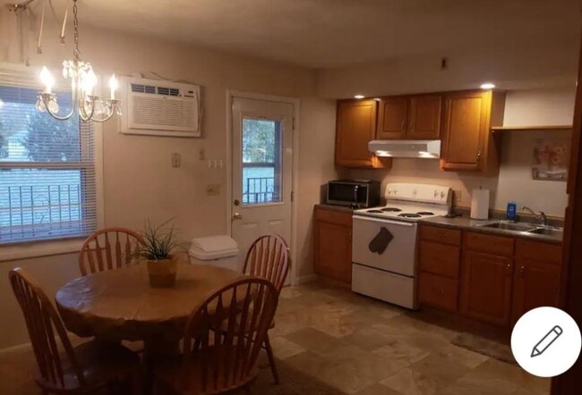 555 N Pearl St in Stockton, IL - Building Photo - Building Photo