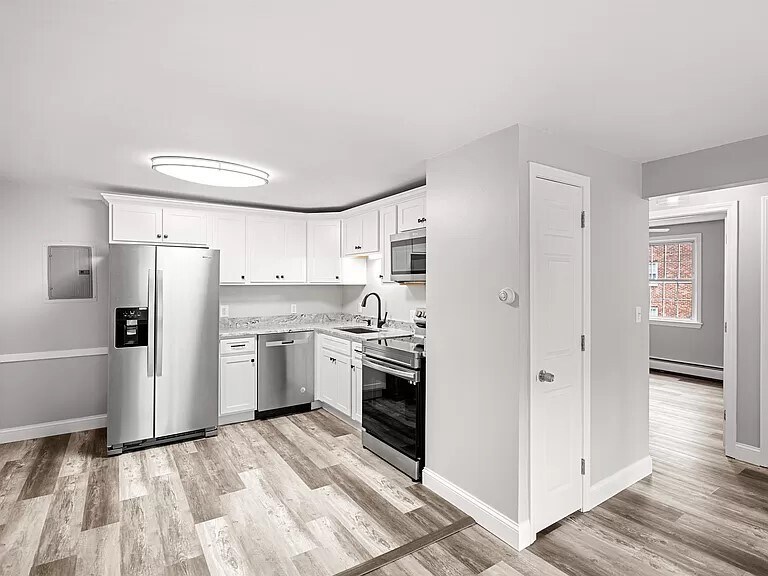 99 E Broadway in Derry, NH - Building Photo