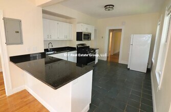 2572 Massachusetts Ave, Unit 2 in Cambridge, MA - Foto de edificio - Building Photo