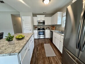 7021 White Pine Ave in Statesboro, GA - Building Photo - Building Photo