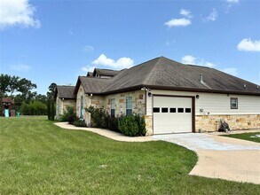 6814 Millstone Dr in Navasota, TX - Building Photo - Building Photo