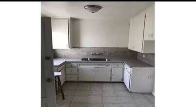 9134 S Manhattan Pl, Unit 9134 in Los Angeles, CA - Foto de edificio - Building Photo