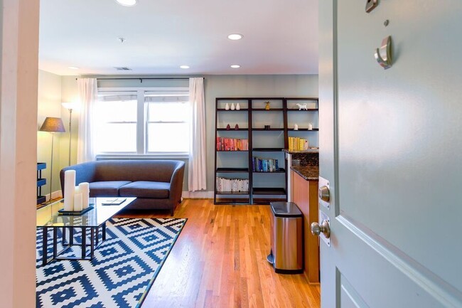 1628 C St SE in Washington, DC - Foto de edificio - Building Photo