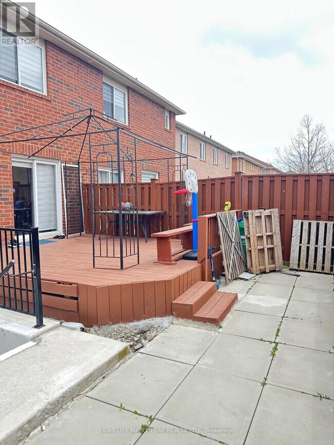 property at 17 Hollingsworth Cir