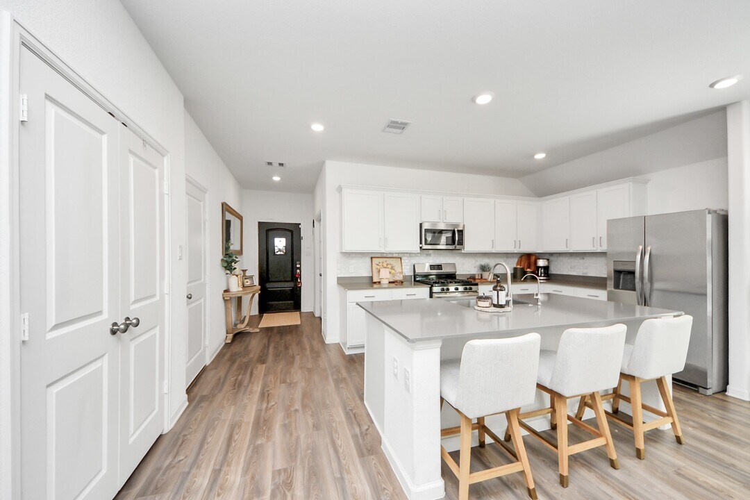 2302 Dewford Fls Dr in Richmond, TX - Building Photo