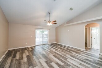 1223 Summer Springs Drive in Middleburg, FL - Building Photo - Building Photo