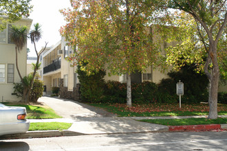 214 E Dryden St in Glendale, CA - Building Photo - Building Photo