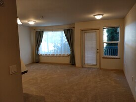 10931 124th Ave NE, Unit 103 in Kirkland, WA - Building Photo