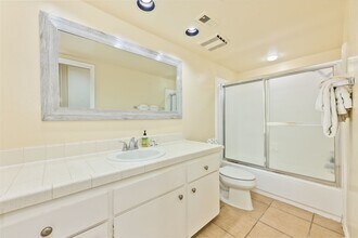 414 E Balboa Blvd in Newport Beach, CA - Building Photo - Building Photo