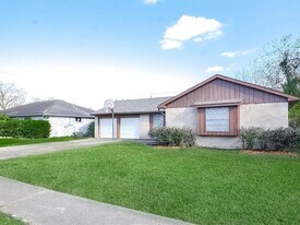 10119 Leawood Blvd in Houston, TX - Building Photo