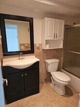 1450 NE 170th St in North Miami Beach, FL - Building Photo - Building Photo