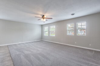 404 S 200th E Ave in Tulsa, OK - Foto de edificio - Building Photo