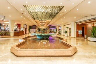 999 Brickell Bay Dr in Miami, FL - Building Photo - Building Photo