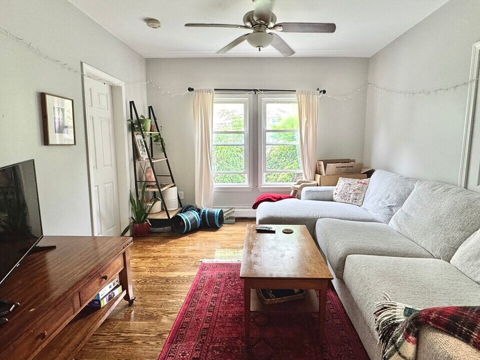 123 Thorndike St in Arlington, MA - Building Photo