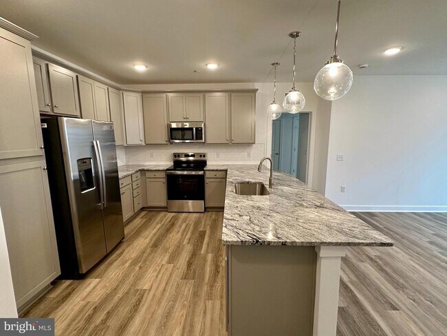 21950 Garganey Ter-Unit -306 in Ashburn, VA - Building Photo - Building Photo