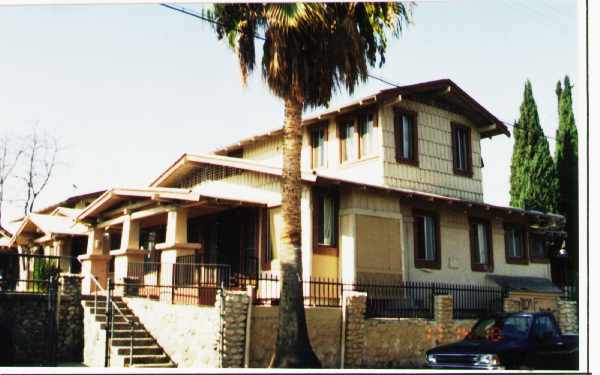 445 S Mathews St in Los Angeles, CA - Building Photo