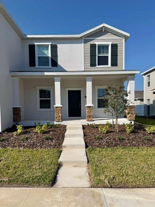 2330 White Buffalo St in Apopka, FL - Building Photo