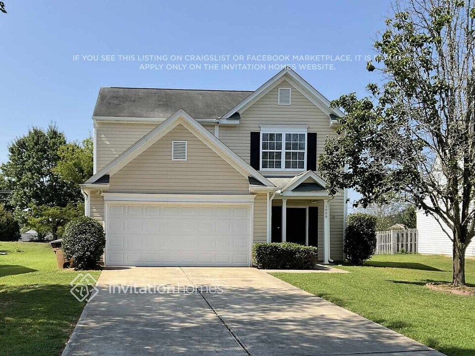 1009 Fort Clapsop Ct in Monroe, NC - Building Photo