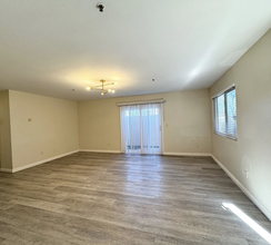 17511 Newland St in Huntington Beach, CA - Building Photo - Building Photo