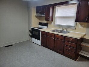 943 S Douglas Ave in Springfield, MO - Building Photo - Building Photo