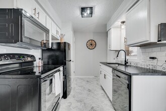414 Belle Aire Dr in Champlin, MN - Building Photo - Building Photo