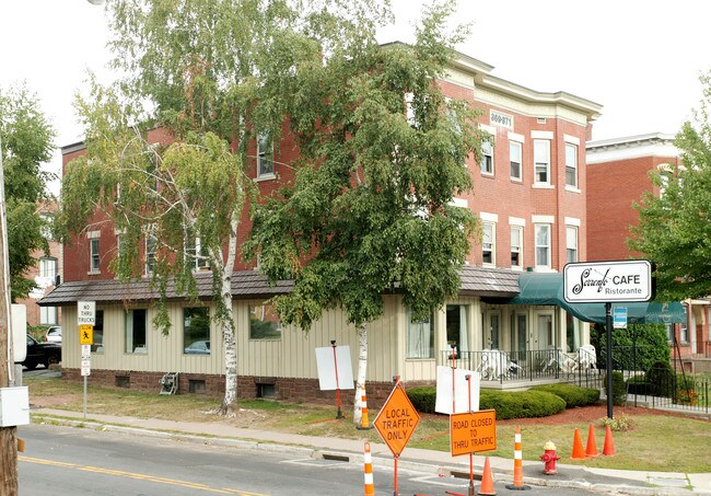 369-371 Franklin Ave in Hartford, CT - Foto de edificio - Building Photo