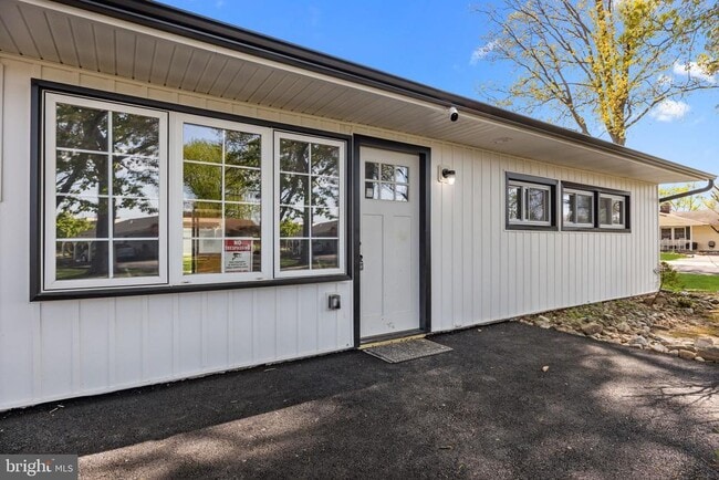 property at 338 Goldenridge Dr