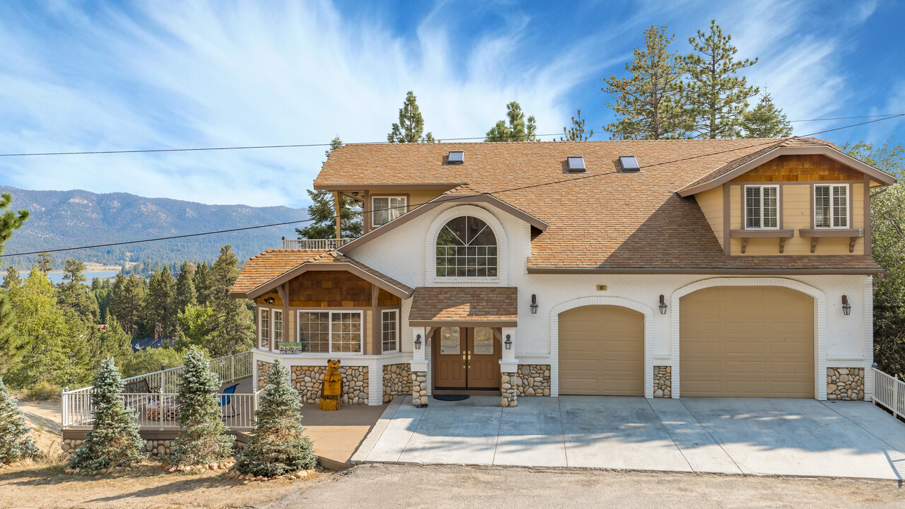 907 Cameron Dr in Big Bear Lake, CA - Building Photo