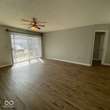 8314 Glenwillow Ln in Indianapolis, IN - Foto de edificio - Building Photo
