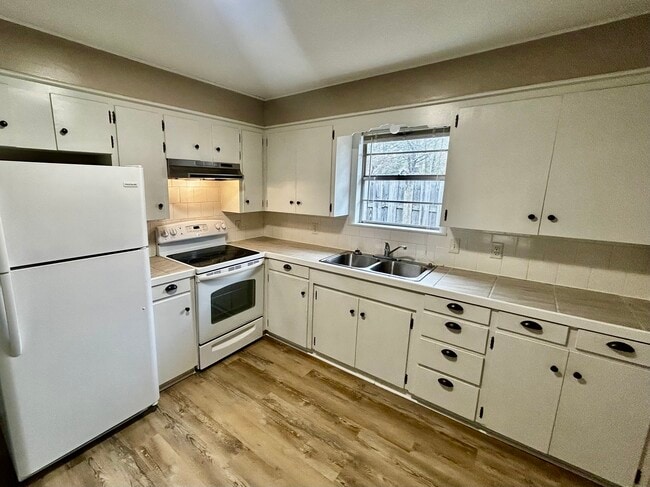 property at 2632 Ouachita Cir