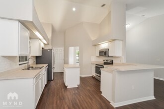 4680 Marsh Harbor Dr in Tavares, FL - Foto de edificio - Building Photo