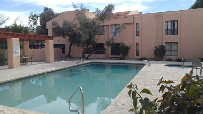 3131 W Cochise Dr