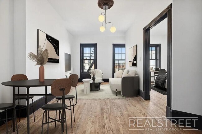329 Decatur St in Brooklyn, NY - Building Photo - Building Photo