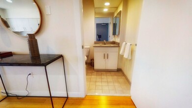 108 E Brookline St, Unit 6J in Boston, MA - Foto de edificio - Building Photo