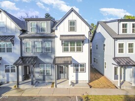 Room in Townhome on Gossamer Ln in Raleigh, NC - Building Photo