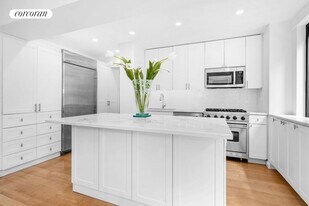 425 E 63rd St in New York, NY - Building Photo