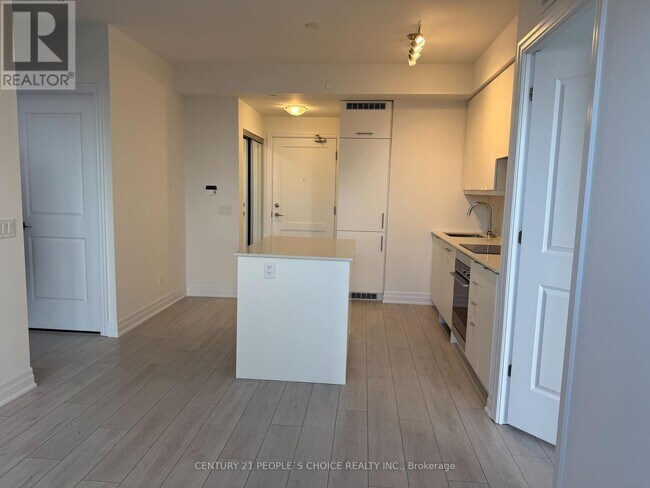 30 Elm Dr W in Mississauga, ON - Building Photo - Building Photo